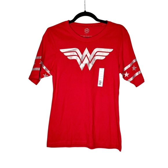 Wonder Woman NWT L (11/13) Silver  & Red Striped Sleeves Red Juniors T-Shirt Tee - Picture 1 of 7